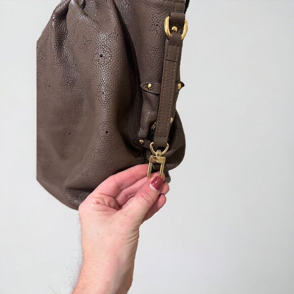 Louis Vuitton Authentic Brown Hobo Mahina Leather Handbag - Picture 13 of 16
